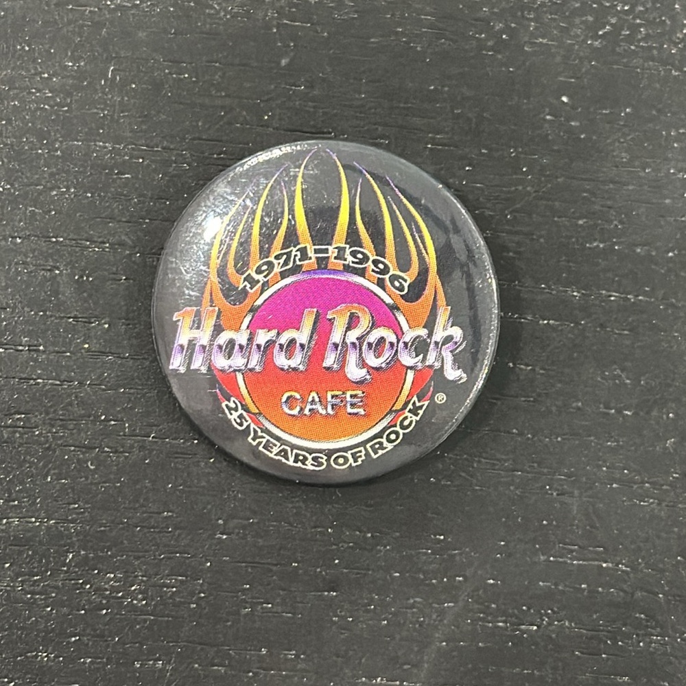 Hard Rock Cafe Vintage 1996 25th Anniversary Button Pin - Picture 4 of 4